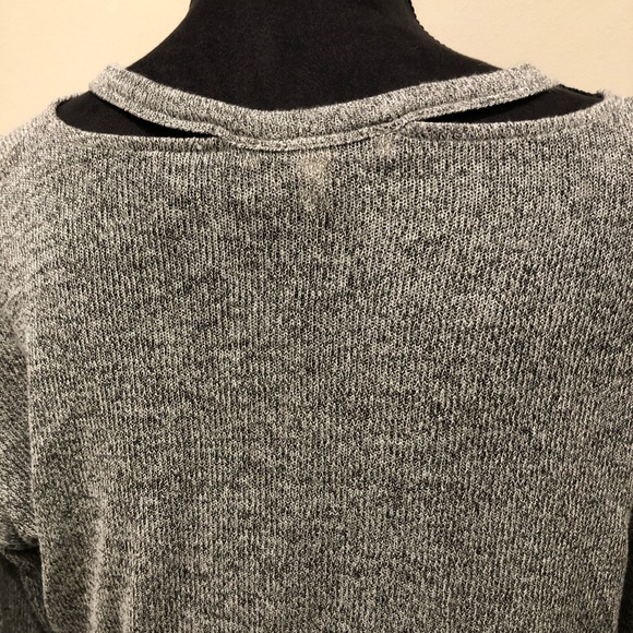 🆕 Express | Grey Double Cut “V” Neck - Picture 6 of 9